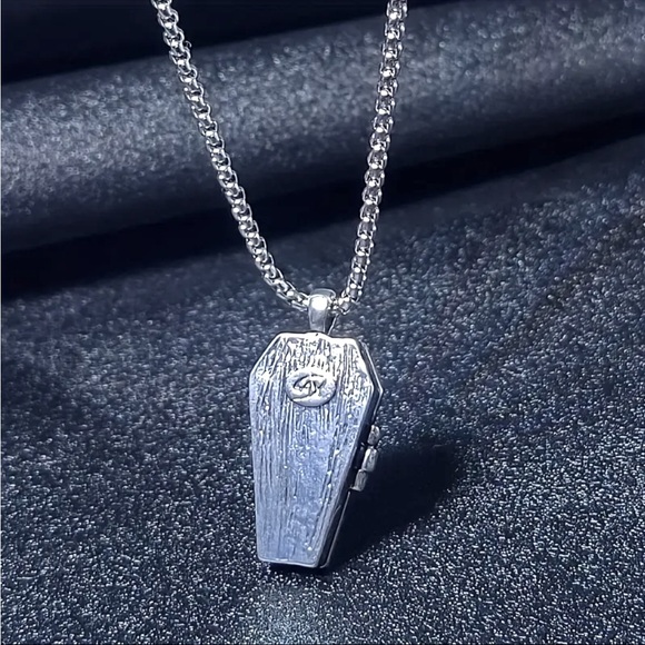 ‼️$7‼️ TODAY ONLY‼️ Gothic Punk Skeleton Coffin Locket Pendant - Unisex - Picture 4 of 12